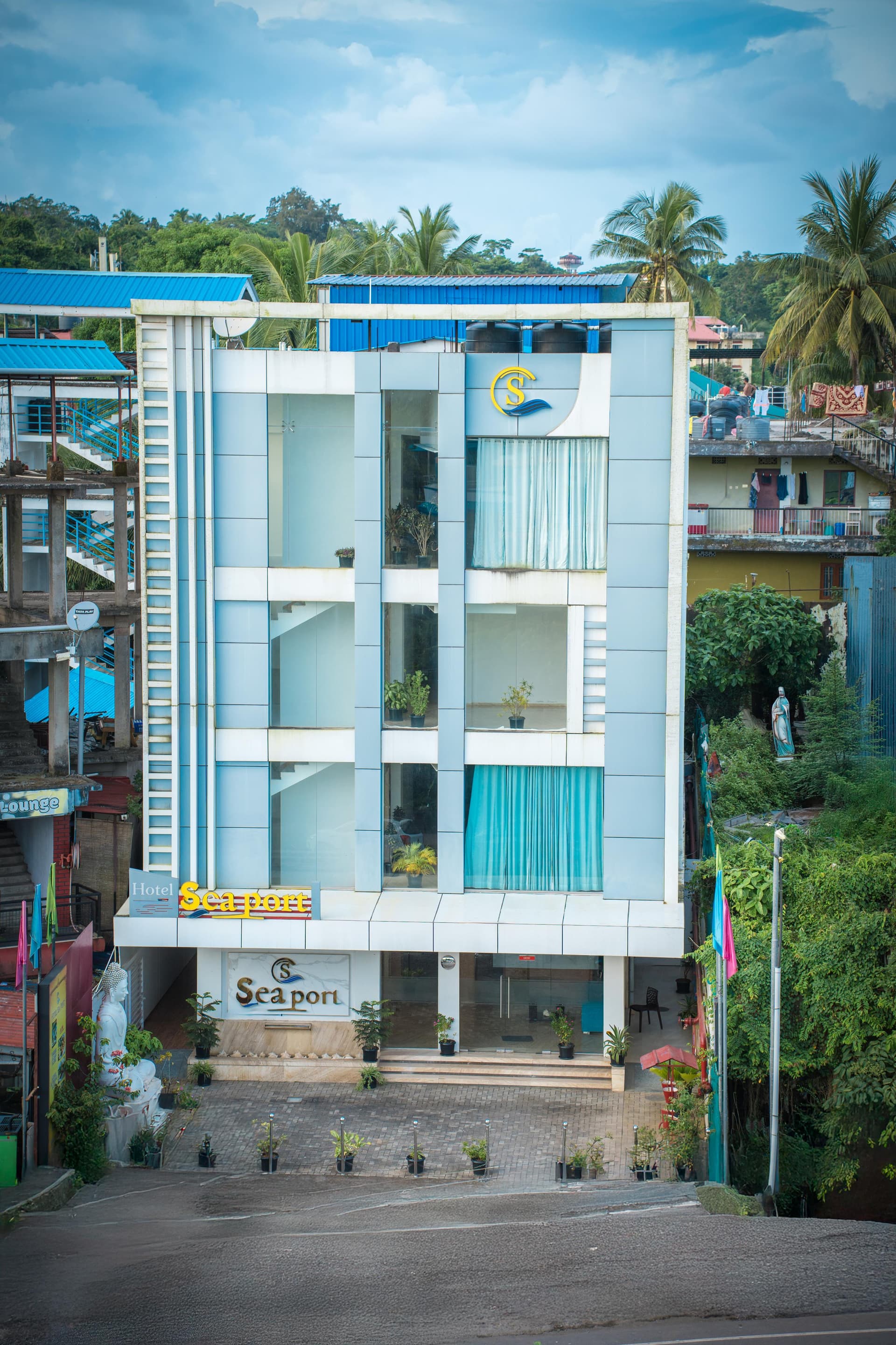Hotel Sea Port — Multi-Floor Exterior