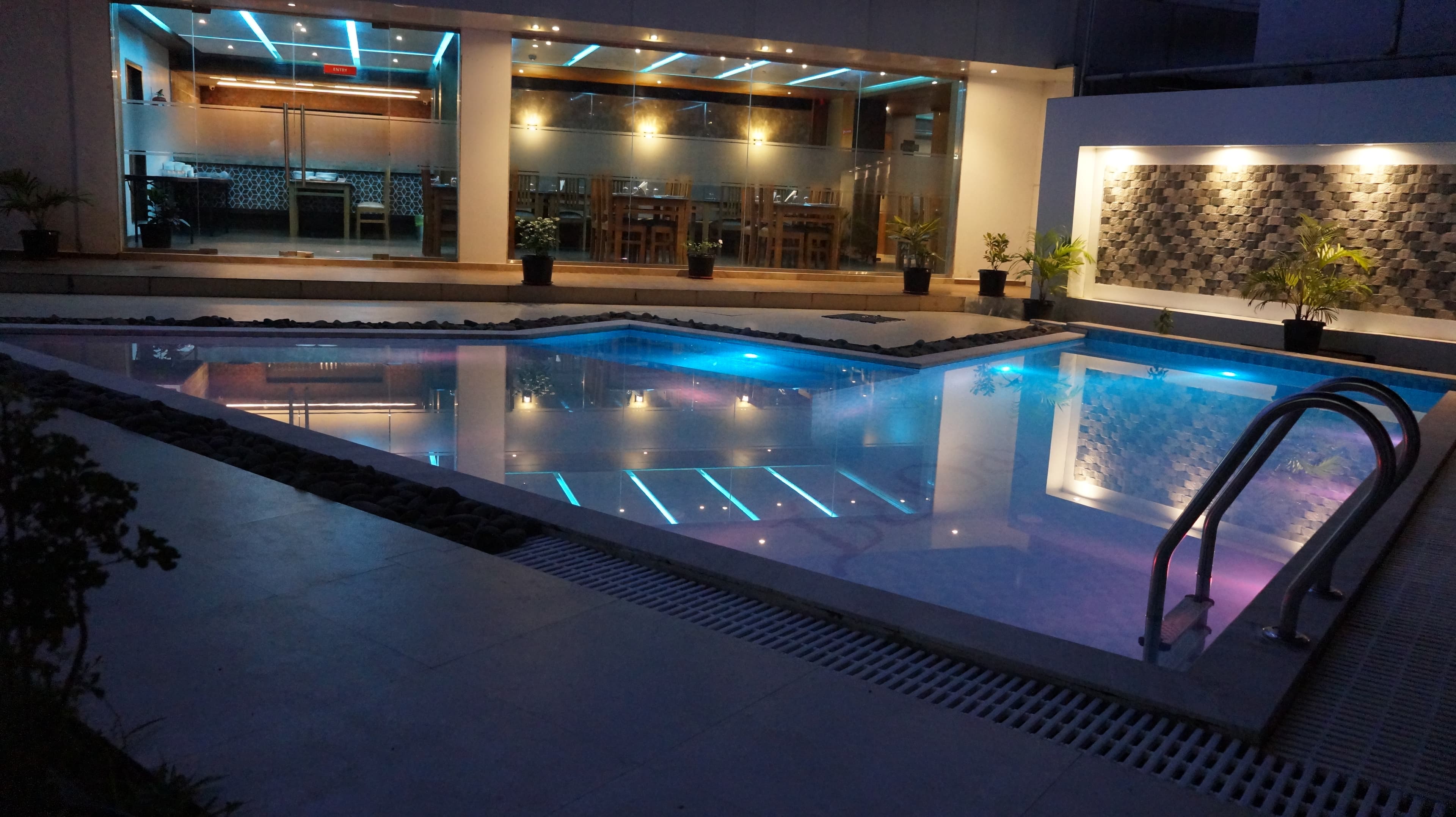 Hotel Pool
