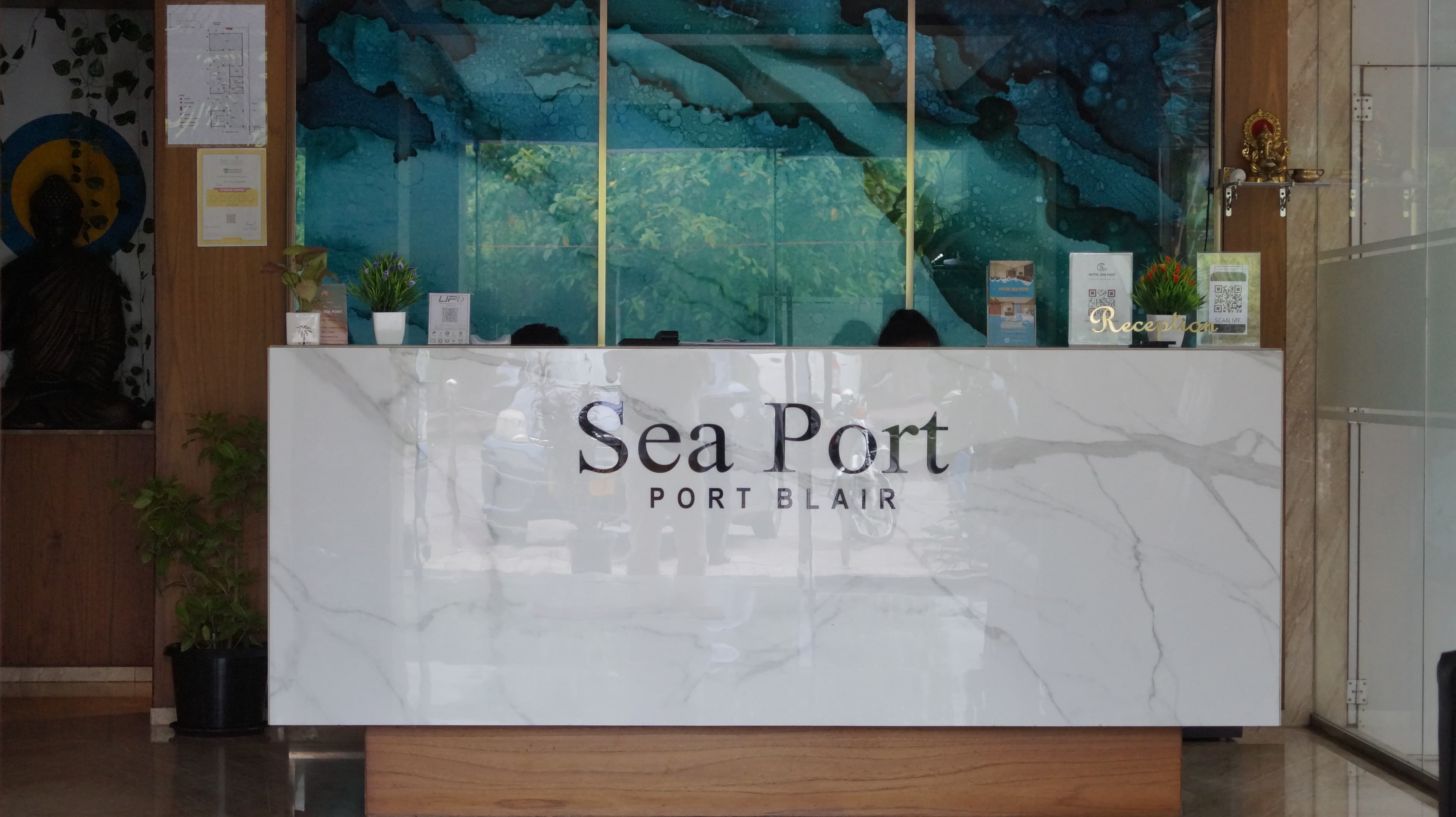Hotel Sea Port lobby
