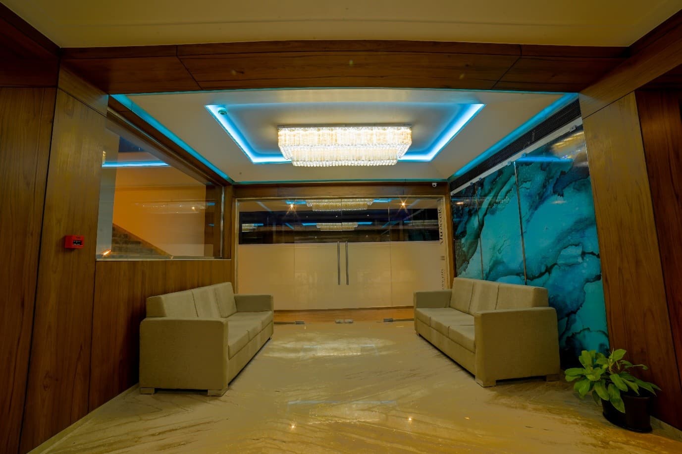 Hotel Sea Port — Entrance Corridor